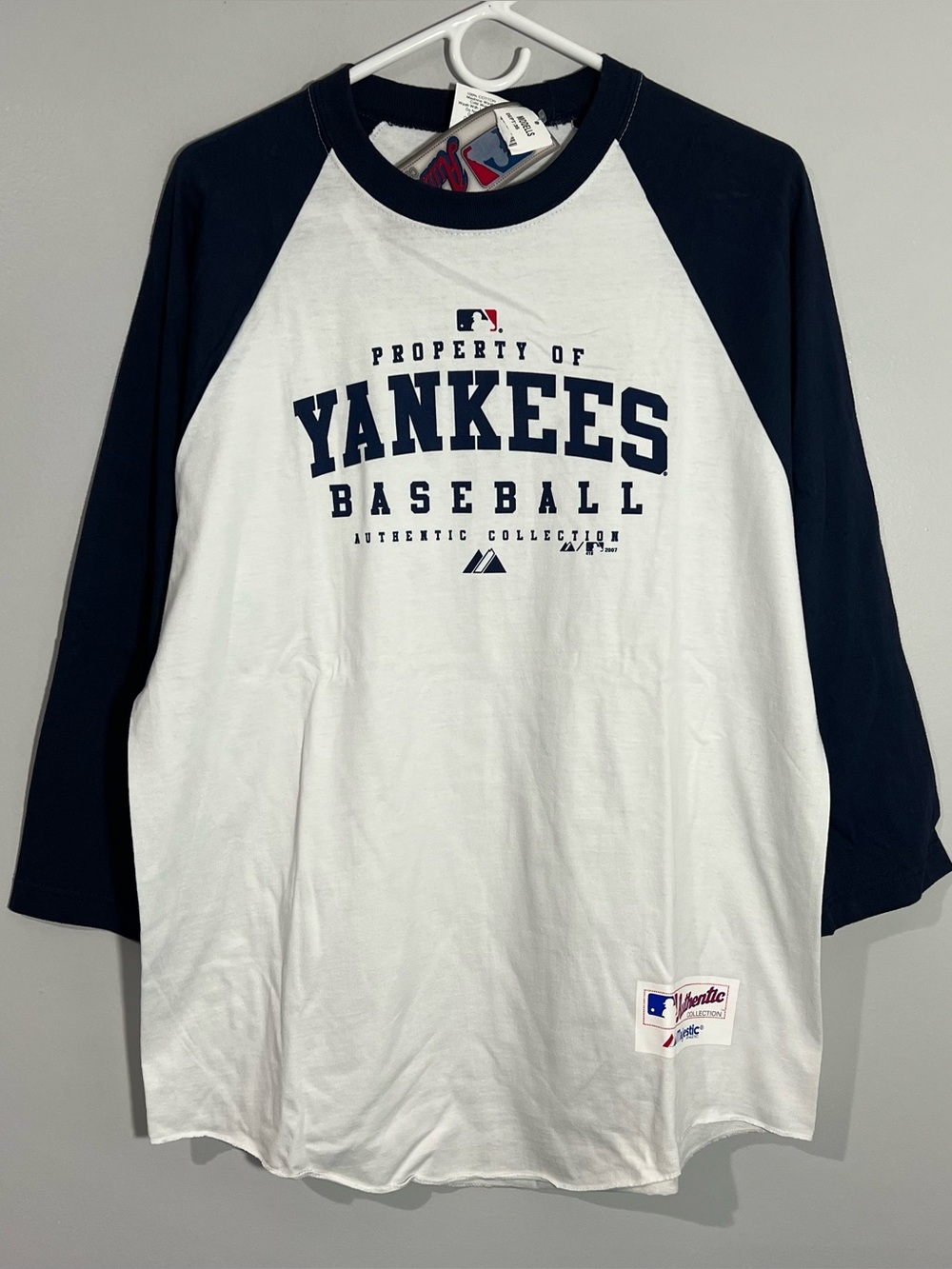 NEW Majestic MLB NY New York Yankees White Blue Baseball 3/4 T-Shirt Mens Medium